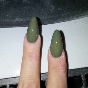 gel color unghie verde militare